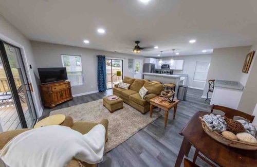 Camden House | The Tiny: 2-BR, Lake Wateree Sunsets + Shared Boat Ramp & Dock!