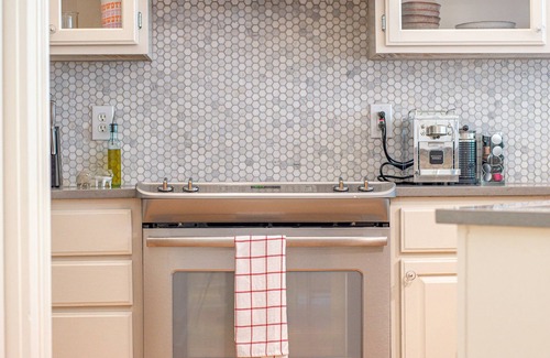 Fayetteville Condo | The Townie - Condo on Dickson St - 0.5 mi to UofA