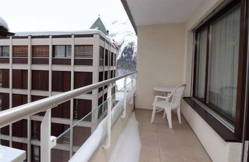 St. Moritz Apartment | The traditional residential building "Au Reduit" is located in the heart of St.