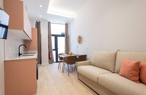 La Creu del Grau Apartment | The Trafalgar Apartment 06 by Florit Flats