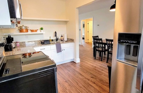 Tazewell Apartment | The Traveler on Main - Suite #7- ADA Compliant- Across the Street from Back of the Dragon!
