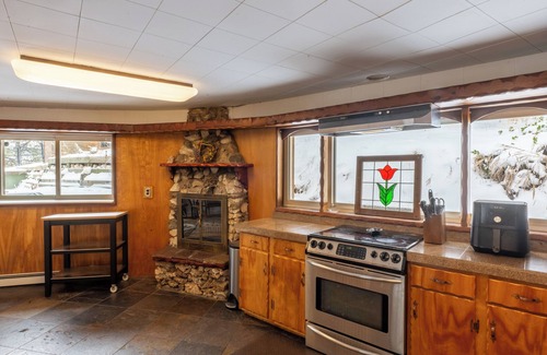 Golden House | The Treehouse Monthly Rental - Modern Mountainside Home Near Red Rocks