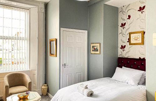 West Bromwich Apartment | The Trinity Lodge - Self Serviced