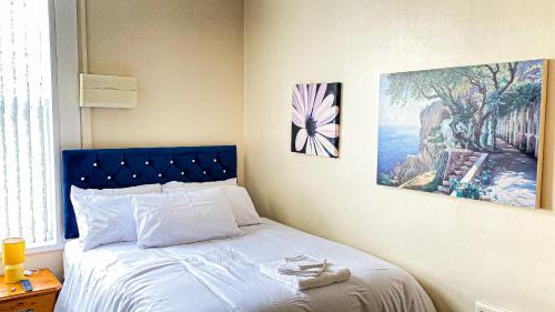 West Bromwich Apartment | The Trinity Lodge - Self Serviced