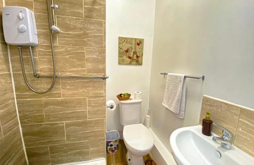 West Bromwich Apartment | The Trinity Lodge - Self Serviced