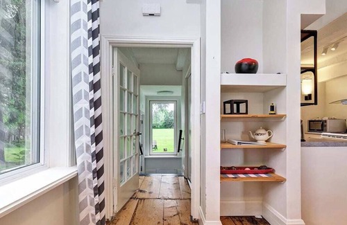 Prince Edward House | The Tulip Tree: Waterfront PEC Family Cottage