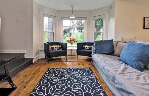 Prince Edward House | The Tulip Tree: Waterfront PEC Family Cottage