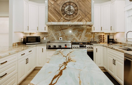 Steinhatchee House | The Twisted Fiddler -brand new home- sleeps 14 with optional boat slips