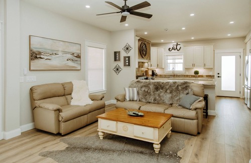 Steinhatchee House | The Twisted Fiddler -brand new home- sleeps 14 with optional boat slips