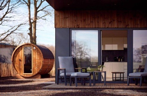 Lattrop House | The two-person version of the holiday villa Amalia 2 is equipped with a spacious sauna where you can enjoy some wonderful relaxation.