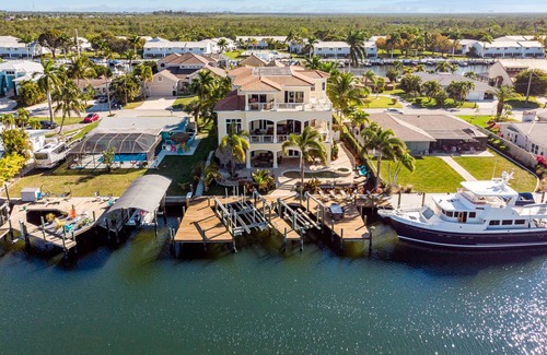 Siesta Isle House | The Ultimate in Leisure Vacations - Check out our Mega-Home - 18276 Cutlass