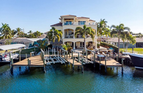 Siesta Isle House | The Ultimate in Leisure Vacations - Check out our Mega-Home - 18276 Cutlass