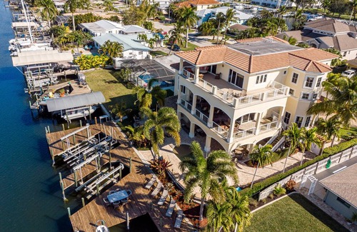 Siesta Isle House | The Ultimate in Leisure Vacations - Check out our Mega-Home - 18276 Cutlass