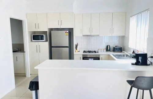 Wagga Wagga Apartment | The ultimate blend of city convenience a& home comfort at this modern townhouse