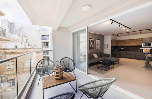 St. Julian's Condo | The Ultimate escape-3 bedroom apartment