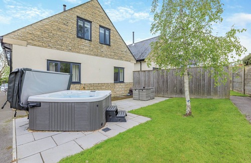 Middlezoy Cottage | The ultimate spacious and modern two storey cottage.