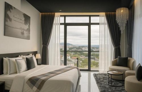 Phuong Hotel | The Unique Home & Cafe Da Lat - Night Light View