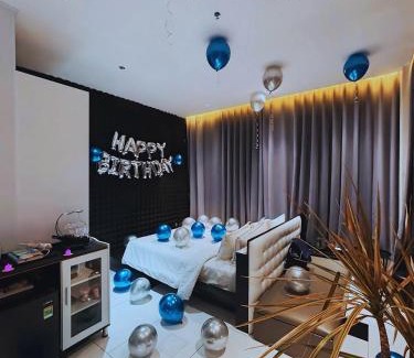 Phuong Hotel | The Unique Home & Cafe Da Lat - Night Light View