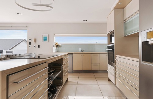 Papamoa Beach House | The Upper Deck - Papamoa