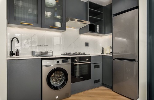Flora Park Apartment | The Valour Charming Apartment | City and Hill Views
