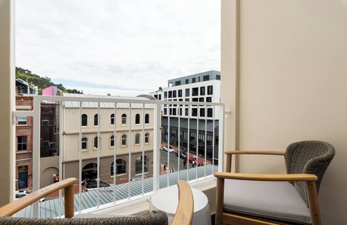 Flora Park Apartment | The Valour Charming Apartment | City and Hill Views