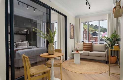 Flora Park Apartment | The Valour Charming Apartment | City and Hill Views
