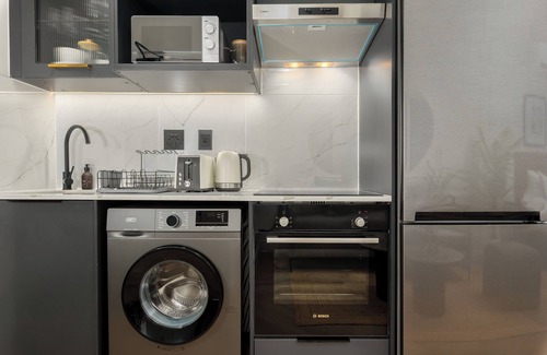 Flora Park Apartment | The Valour Designer Suite | De Waterkant