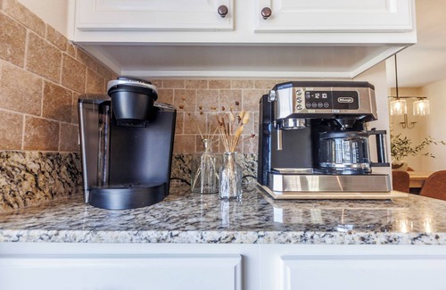 Bentonville House | The Velvet Spoke - Perfect for Groups and Families - Pet Friendly - Sleeps 10