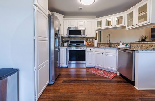 Bentonville House | The Velvet Spoke - Perfect for Groups and Families - Pet Friendly - Sleeps 10