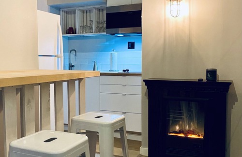 Elora Apartment | The VICTORIA: Petit Appartment