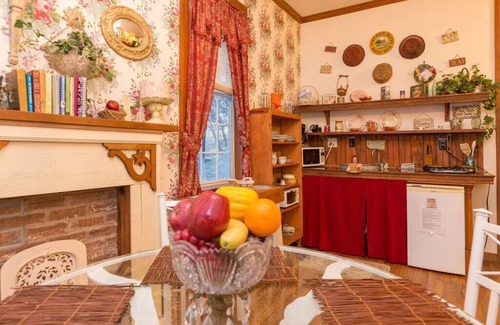Marble Falls House | The Victorian Cottage at Hamilton Creek