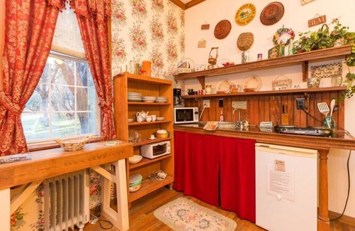 Marble Falls House | The Victorian Cottage at Hamilton Creek