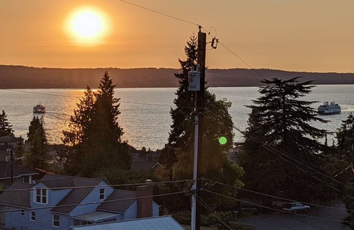 Mukilteo House | The View!! 5 mins to the Whidbey Ferry and Sounder train, 10 mins to Paine Field