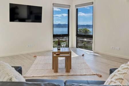 Sandy Bay Apartment | The View Studio Apartment Fully self-contained Sandy Bay