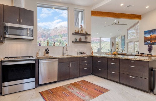 Uptown Sedona House | The Viewpoint by AvantStay | Luxe Home + Spa/Views