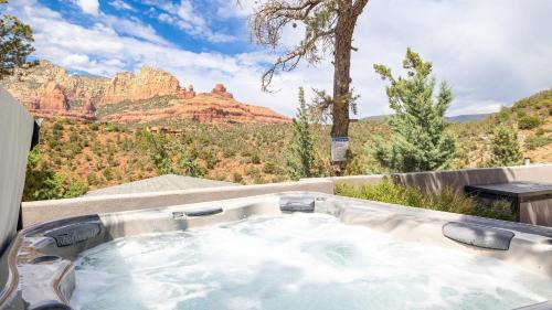 Uptown Sedona House | The Viewpoint by AvantStay Luxe Home SpaViews