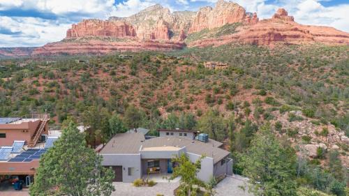 Uptown Sedona House | The Viewpoint by AvantStay Luxe Home SpaViews