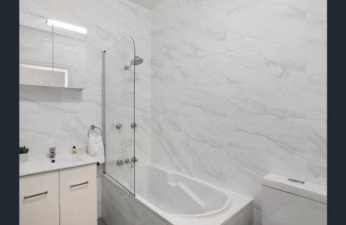 Millers Point Apartment | The Views - Uninterrupted Sydney Harbour Bridge