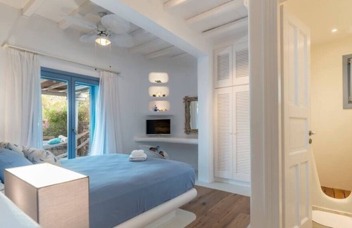 Ano Mera Villa | The Villa on Sea, Saint Anna Beach