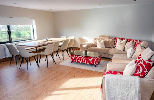 Kilcummin Apartment | The Village Inn