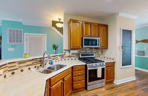 Villages of Five Points Condo | The Villages of Five Points condo w/community pools, tennis courts, shops