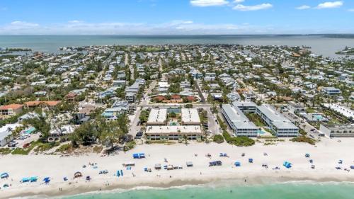 Holmes Beach Villa | The Villas 2B