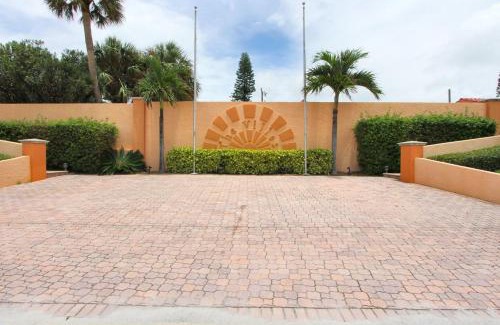 Holmes Beach Villa | The Villas 2B