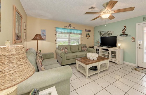 Holmes Beach Condo | The Villas 3B in Holmes Beach - 2BR Condo with Pool - By Island Real Estate Vaca