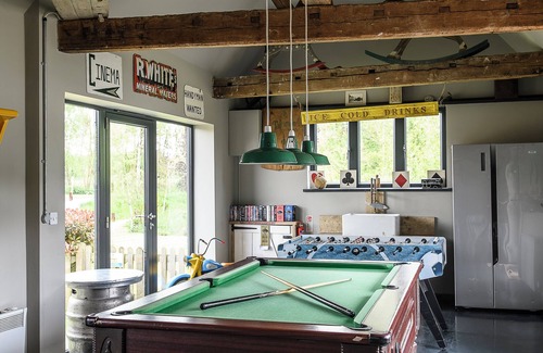 Appledore House | The Vineyard Oast & Barn - Sleep 25 - Private Pool - Boating Lake n