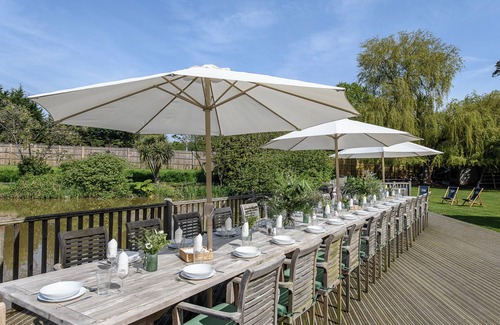 Appledore House | The Vineyard Oast & Barn - Sleep 25 - Private Pool - Boating Lake n
