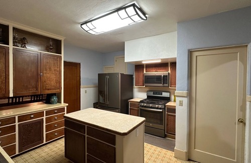 Pendleton House | The Vinson HousenHistoric 5 bedroom 2 bath ranch house