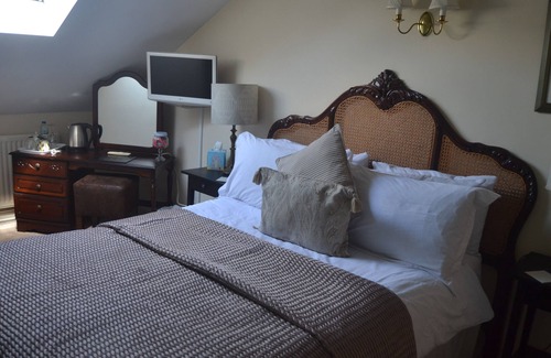 Birch Vale Bed & Breakfast | The Waltzing Weasel