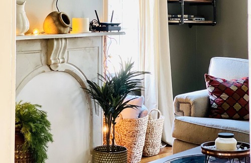 Warwick Apartment | The Warwick Charm - Right in the Village!