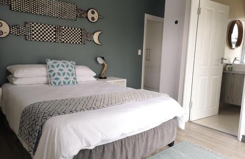 Vineta Apartment | The Waterfront Cottage F12